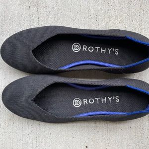 The Flat in black solid. Barely worn